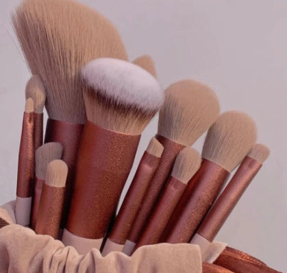 Essential synthetic cosmetic brush collection with storage option