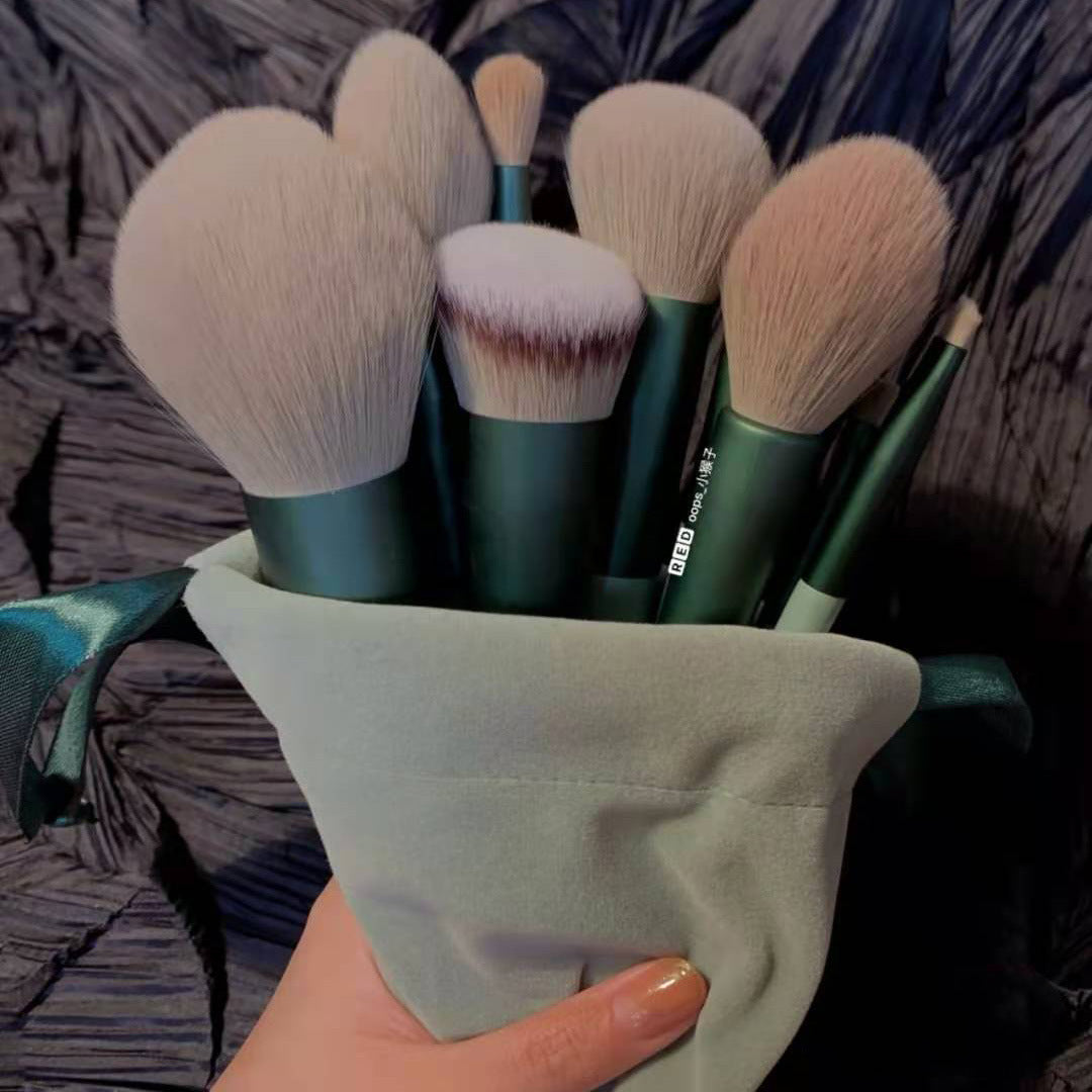 Face and eye makeup brushes in 13-piece beauty tool set
