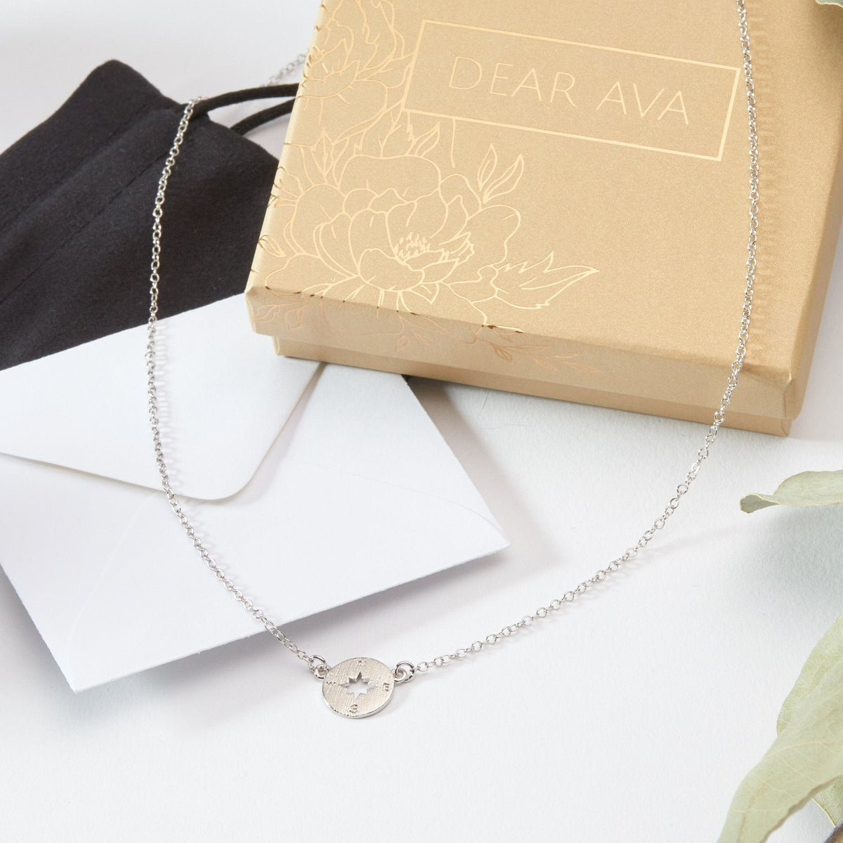 Compass silver-plated aunt and niece necklace product view