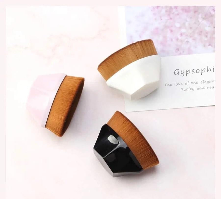 Synthetic flat-top foundation brush detail view