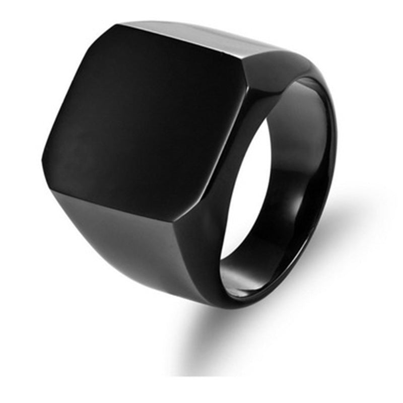 Men’s high-shine quadrilateral geometric ring detail