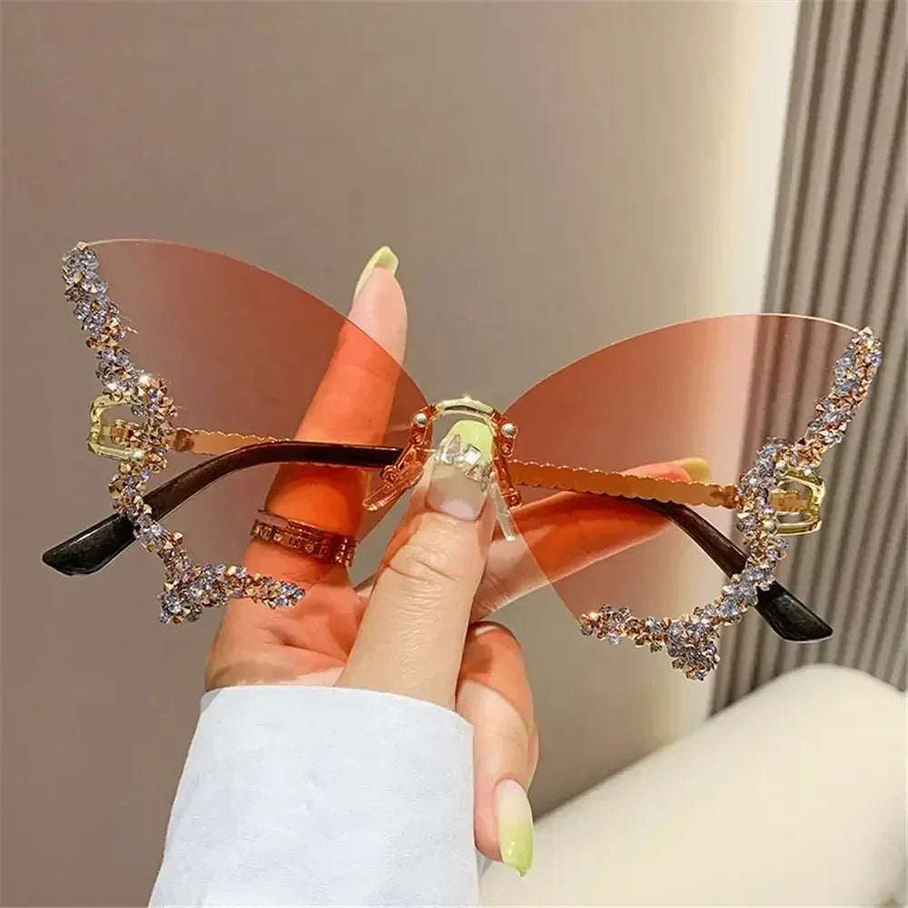 Butterfly sunglasses oversized frame detail