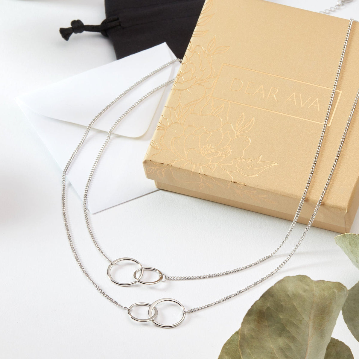 Plated aunt and niece necklace pendant detail