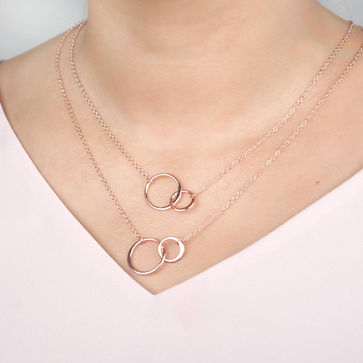 Sentimental aunt and niece necklace with gift-ready packaging