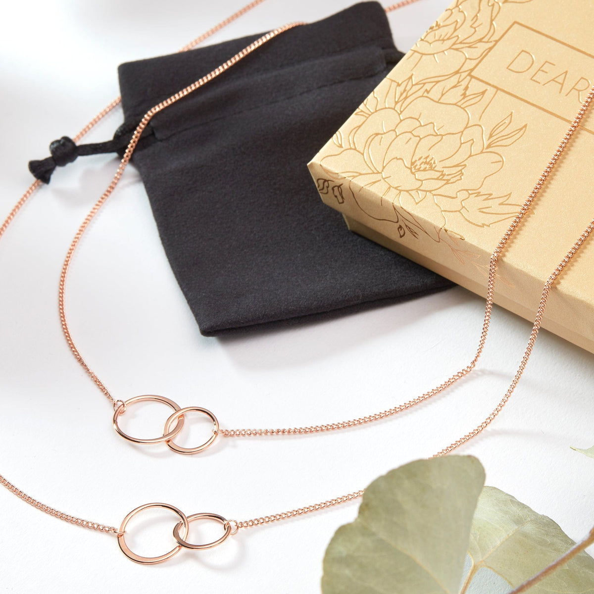 Plated aunt and niece necklace pendant detail