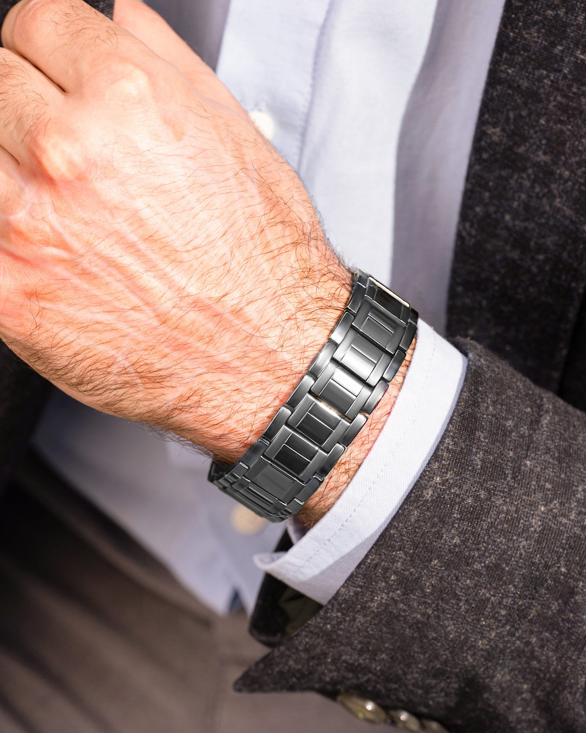 Gunmetal titanium bracelet with three-row linked design