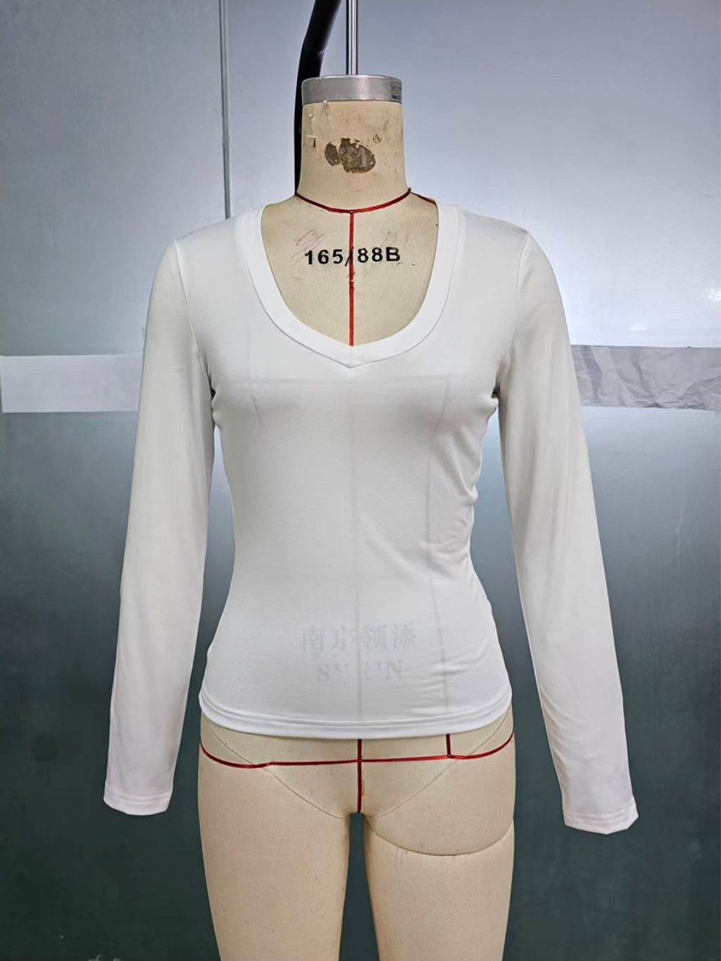 Women’s White Slim-Fit Long-Sleeve Top