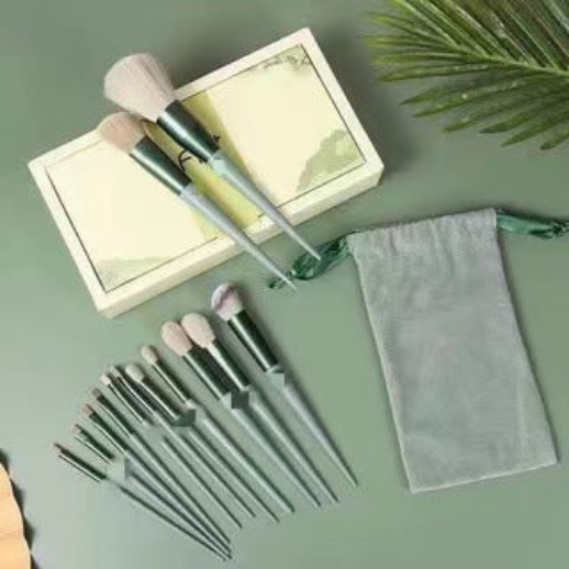 13-Piece Essential Makeup Brush Set – product view 14