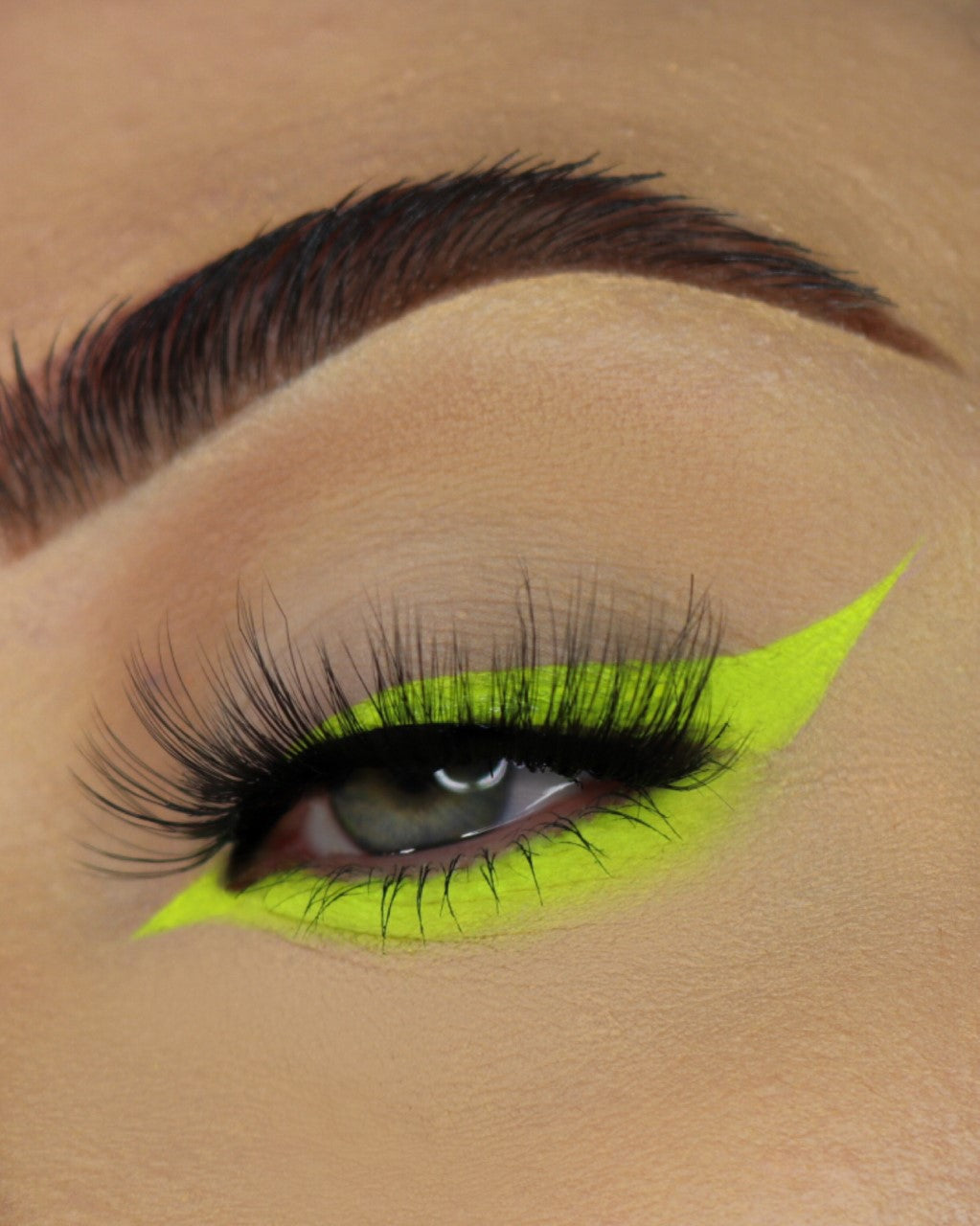 Chemical X cosmetic mixing medium eye makeup application