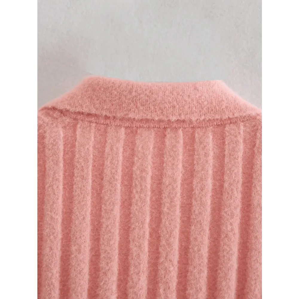 Pink V-neck cardigan with long sleeves - detail view